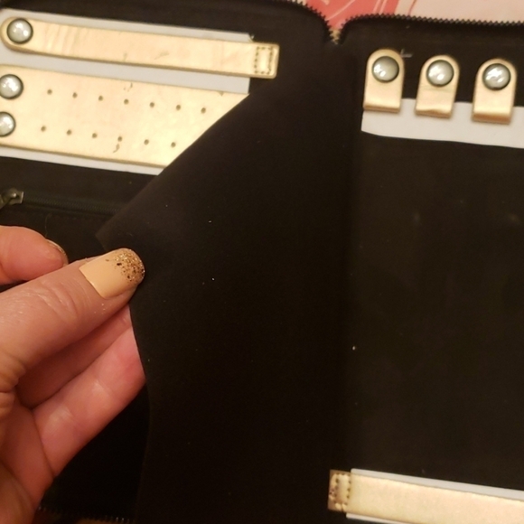 HALSTON jewelry case. - Picture 9 of 13